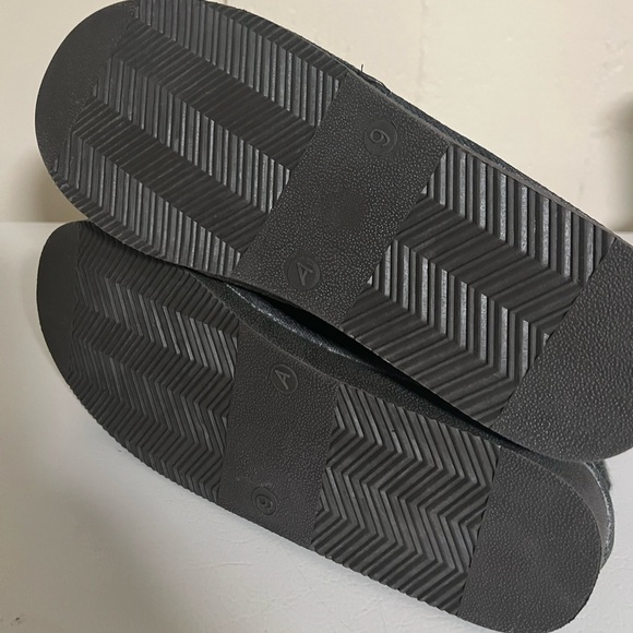 NWOT. sweater boots. - Picture 5 of 5